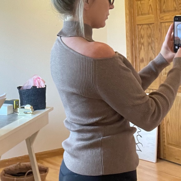 Lush Cold Shoulder Cut Out Ribbed Turtleneck - Picture 5 of 6